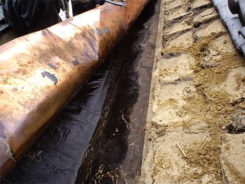 瓦屋根 谷樋の交換前