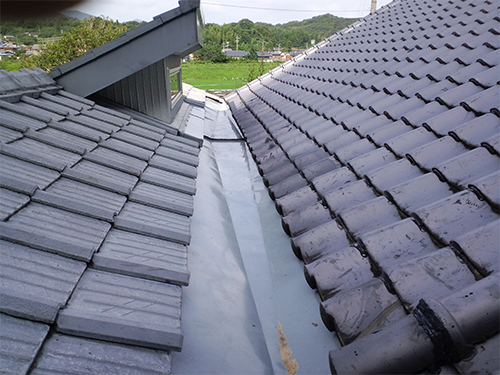 瓦屋根 谷樋の交換後